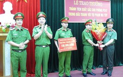 Trao thưởng vụ bắt vận chuyển 6.000 viên ma túy ở Hải Dương