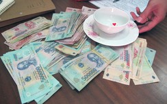 Khởi tố 11 đối tượng đánh bạc tại nhà Công an xã