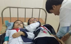 Nhà máy xả khí độc, hàng loạt học sinh, giáo viên ngất xỉu