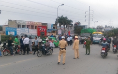 Xe tải trượt dốc cầu gây tai nạn liên hoàn, nhiều xe biến dạng