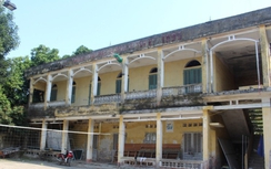 Người đàn ông chết bất thường trong trạng thái treo cổ tại trường học