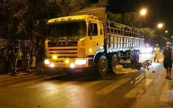 Va chạm với ô tô tải, một phụ nữ tử vong dưới bánh xe
