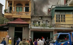 Cháy cửa hàng sửa chữa ô tô, 1 xế hộp bị thiêu rụi