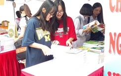 Người dân Hải Phòng hào hứng với hội sách đường phố