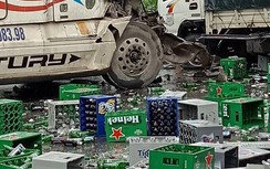 Vỏ chai bia rải kín một đoạn QL5 sau va chạm
