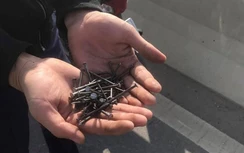 Xuất hiện 5kg đinh rải trên mặt cầu Tân Vũ-Lạch Huyện