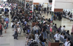 Người dân ùn ùn về quê nghỉ Tết