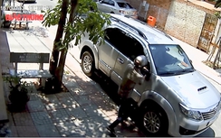 Video: Tên trộm vặt cặp gương xe Fotuner trong 30 giây