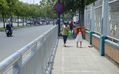 TP.HCM: Người dân vui mừng vì đi bộ có dải phân cách bảo vệ