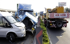 Container gây tai nạn liên hoàn, ngã tư Thủ Đức kẹt cứng