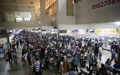 TP.HCM: Rồng rắn xếp hàng mua vé về quê nghỉ lễ