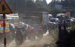 Ồ ạt đổ về Đà Lạt, Vũng Tàu, giao thông tắc nghẽn