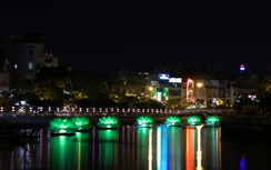 Hoa đăng Phật Đản lung linh trên kênh Nhiêu Lộc - Thị Nghè