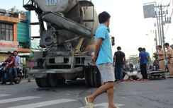 TP.HCM: Xe bồn kéo lê xe máy, một người tử vong tại chỗ