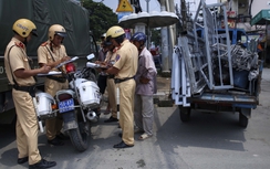 Tăng cường xử lý xe ba gác chở cồng kềnh ở TP.HCM