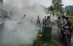 Sửa xe sau trận ngập, thanh niên bất cẩn làm cháy xe