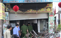 Thắt lòng nhìn vợ chồng và con nhỏ chết cháy trong tiệm cưới hỏi