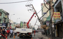 Truy tìm xe tải kéo đổ trụ điện rồi bỏ trốn