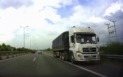 Xe đầu kéo chạy ngược chiều trên cao tốc TP.HCM– Long Thành– Dầu Giây