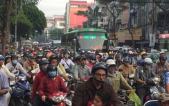 TP.HCM: Đường Đinh Bộ Lĩnh kẹt cứng vì TNGT