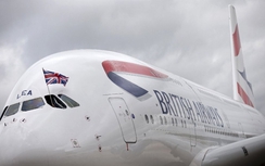 Máy bay chở 132 khách đâm phải máy bay không người lái