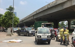 Hà Nội: Xe hổ vồ cán chết người rồi bỏ chạy