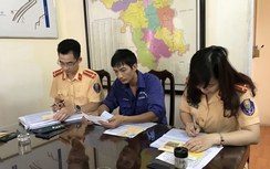Phạt 1,7 triệu, tước bằng 2 tháng, 4 tài xế xe rác nghỉ lái