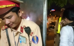 CSGT chạy bộ cứu nữ sinh nhảy cầu Chương Dương tự tử