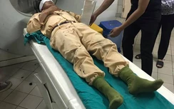 Xe máy vượt đèn đỏ tông Thiếu uý CSGT bất tỉnh rồi bỏ chạy