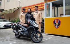 CSGT trao trả xe máy bị mất trộm hơn một năm cho “khổ chủ”