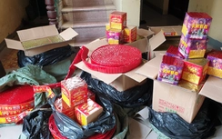 CSGT bắt taxi chở 2 tạ pháo tuồn vào Hà Nội tiêu thụ