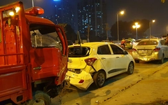 Hà Nội: Xe biển xanh gây tai nạn, 4 xe ôtô khác vạ lây