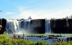 Đi chơi lễ, một thanh niên trượt chân xuống thác mất tích