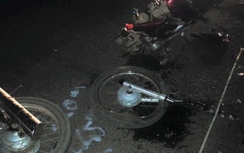 Xe máy tông nhau nát bét, hai người bị thương nặng