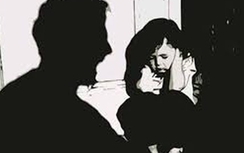 Đi chúc Tết, gã hàng xóm hiếp dâm bé 3 tuổi