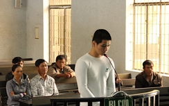 Kẻ "làm bậy" với bé gái rồi nói xin lỗi lĩnh án tù