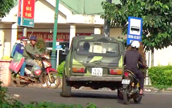 Nguồn gốc bất ngờ của chiếc xe công an lái đi ngược chiều