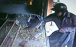 Nghi án mất trộm 75 cây vàng trong lúc chủ vắng nhà