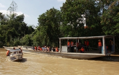 Về trại cá thăm bạn, một người đàn ông bị nước cuốn mất tích