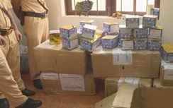 CSGT truy đuổi 10km bắt bằng được ô tô chở pháo lậu