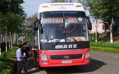 Triệu tập 2 đối tượng ném đá xe khách trên đường Hồ Chí Minh