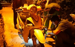 Va chạm với taxi, người đàn ông rơi xuống mương tử vong