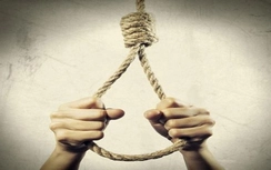 Tá hỏa phát hiện Chủ tịch xã treo cổ trên cây sầu riêng