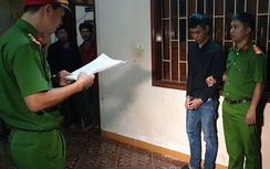 Bắt khẩn cấp ba thanh niên rút dao đâm người khác vì "nhìn đểu"