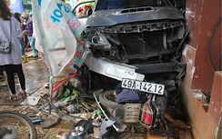 Ô tô mất lái lao vào nhà dân, tông một phụ nữ tử vong