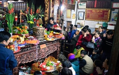 Đền Trần nhộn nhịp trước giờ khai ấn