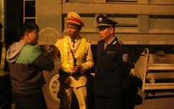 Ảnh: Chủ đoàn xe quá tải đòi "sống còn" với lực lượng chức năng