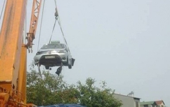 Taxi lao xuống hồ, 4 người tử vong ở Lạng Sơn