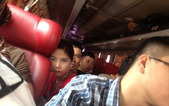 Hãi hùng chuyến xe "bão táp" 29 chỗ nhồi gần 70 người