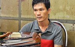 Bắt đối tượng tàng trữ vũ khí quân dụng ngay tại nhà